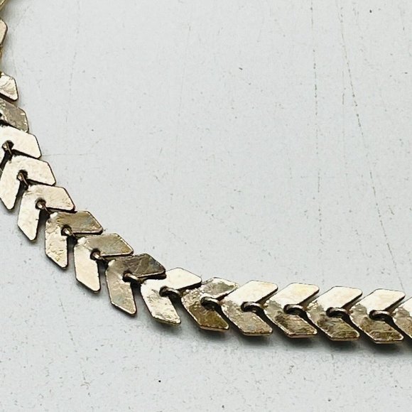 American Eagle Signed Arrow Necklace Gold Tone Teen Tween Classic Career Cosplay - Picture 5 of 7